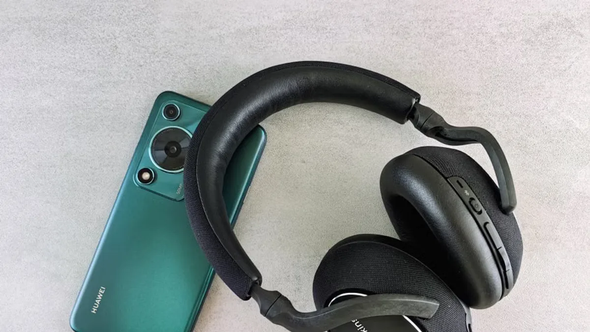 Bose QuietComfort 45 vs Sony WH-1000XM6 Karşılaştırması 2026