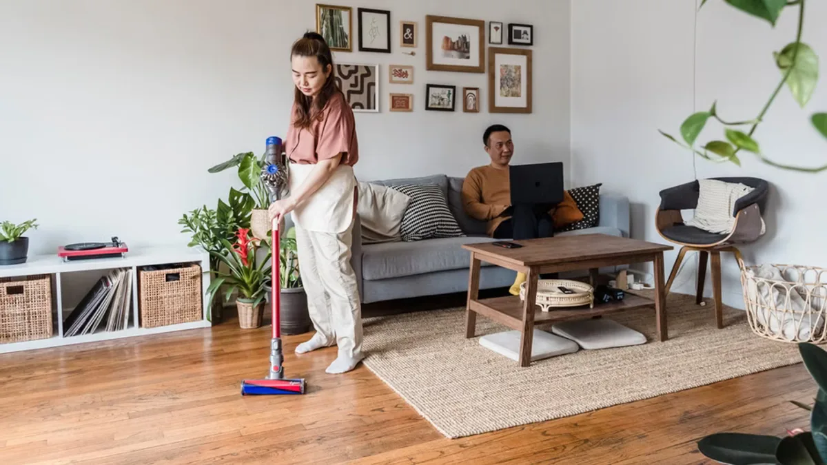Dyson V15 Detect vs Roborock S8 MaxV: Hangisi Daha İyi?