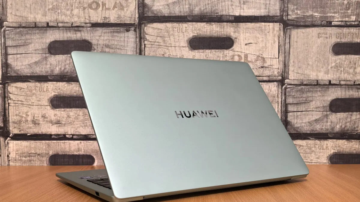Huawei MateBook D16 vs Lenovo IdeaPad: öğrenci laptop karşılaştır