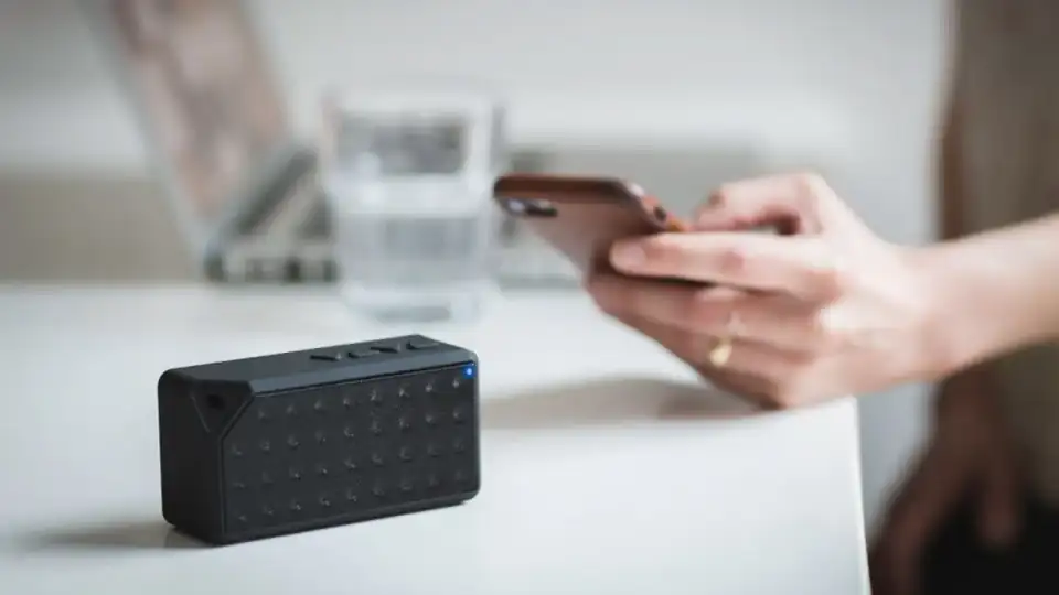 Su Geçirmez Bluetooth Hoparlör 2026: Plaj ve Piknik İçin En İyi Modeller