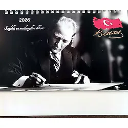 2026 Atatürk görselli piramit masa takvimi