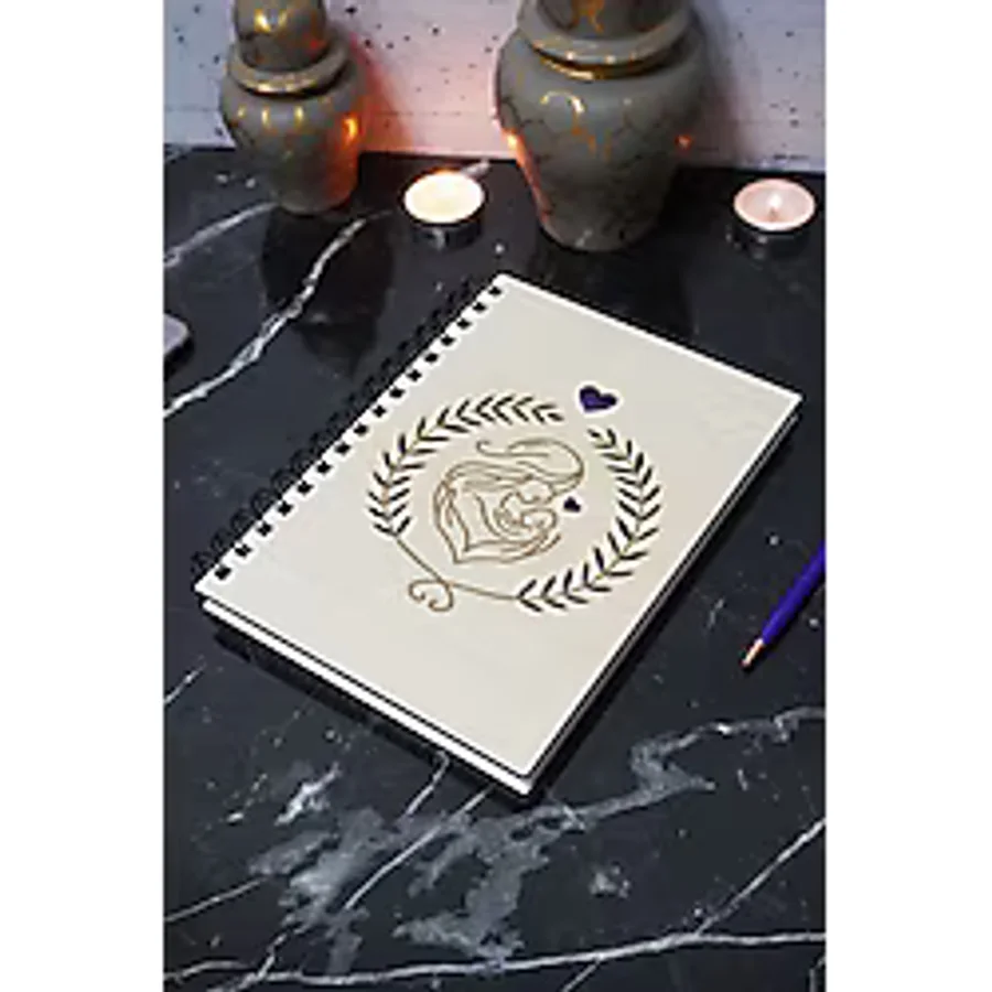 Anne Bebek Temalı Ahşap Kapaklı Defter - Çizgisiz Defter - Günlük - A5 Anı Defteri