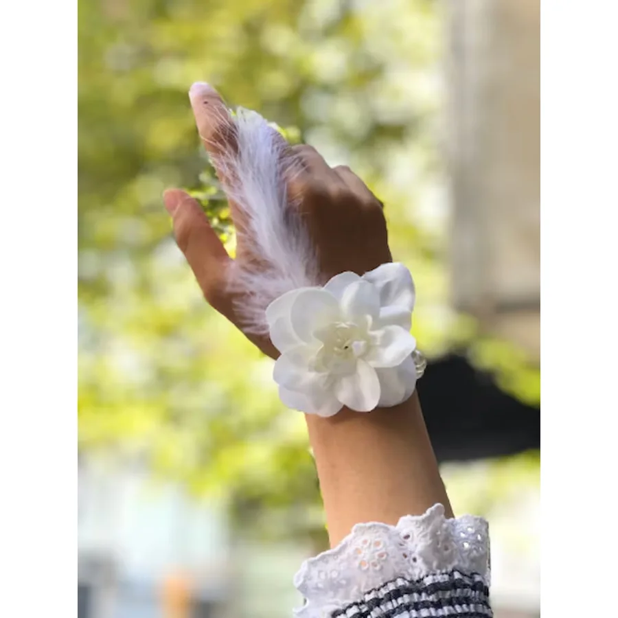 Bride to be Nedime Gelin Bilekliği Tüy ve İnci Boncuk Detaylı Beyaz Renkli Bekarlığa Veda Partisi Bi