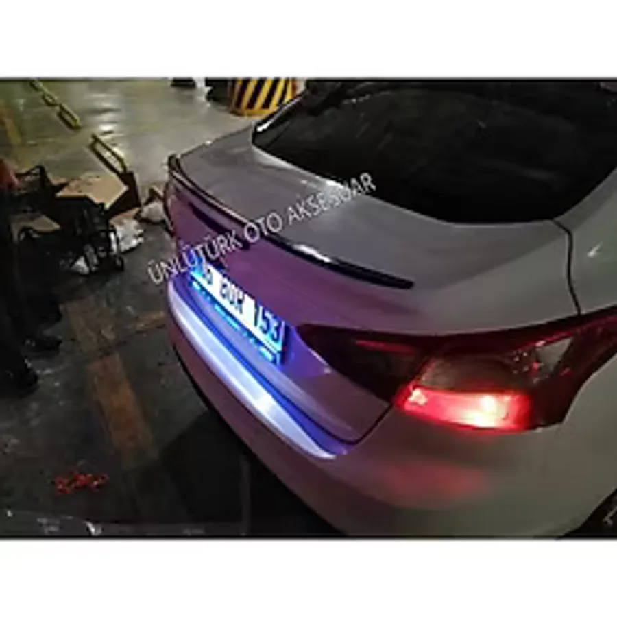CARPİ Ford Focus 3 - 3.5 Bagaj Üstü Spoiler Piano Black