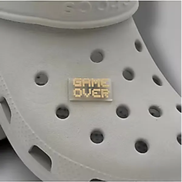 Crocs Terlik Süsü Ve Aksesuarı , Çanta Süsü - Jibbitz 3D Game Over Yazısı Şeffaf Zemin Logo Aksesuar