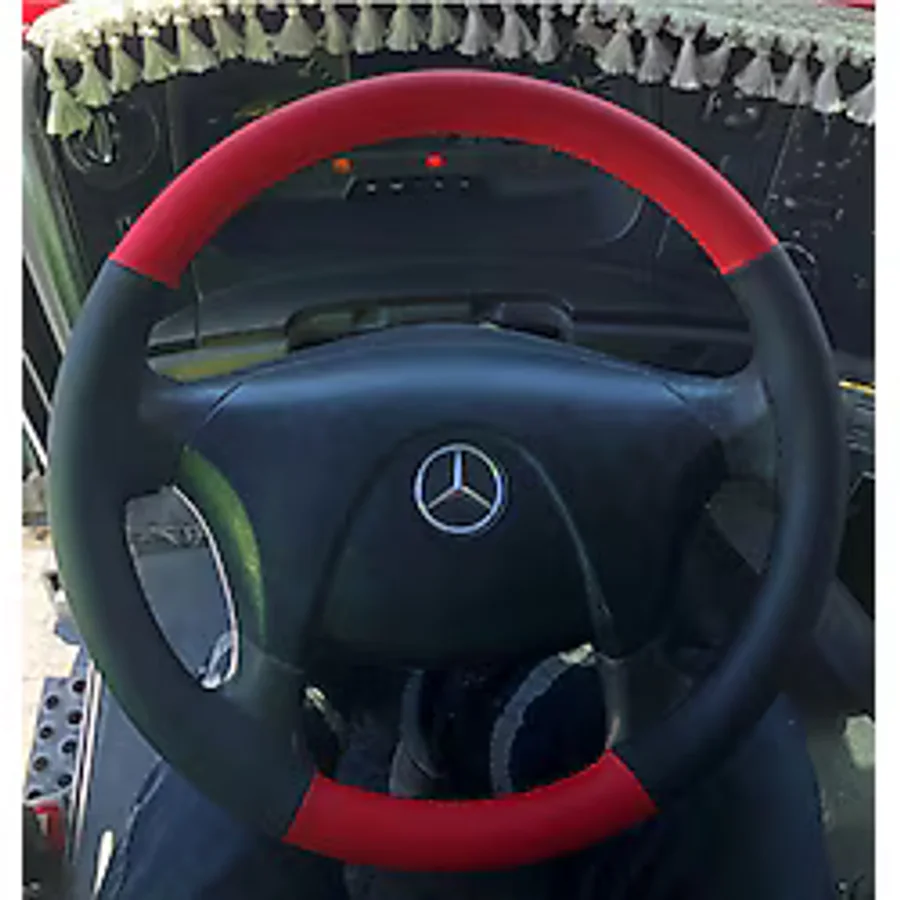 DİKİŞLİ DİREKSİYON KILIFI SİYAH DERİ KIRMIZI DERİ SİYAH DİKİŞLİ 4140 MERCEDES TIR KAMYON İÇİN