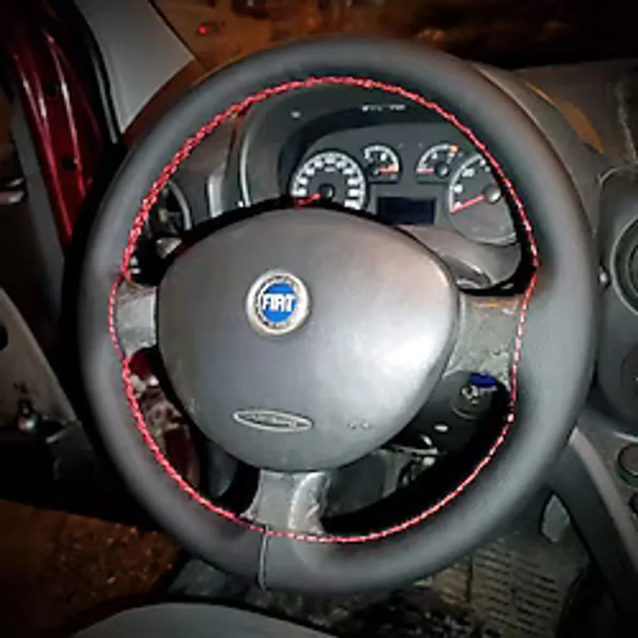 DİKİŞLİ DİREKSİYON KILIFI SİYAH DERİ KIRMIZI DİKİŞLİ FIAT DOBLO İÇİN