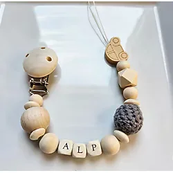 Hellemyst Arabalı Gri Isimli Bebek Emzik Zinciri Askısı