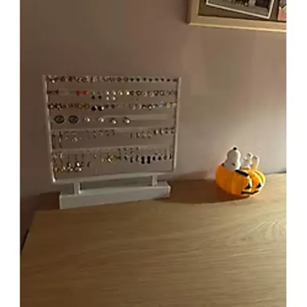 HouseTrend Küpe Standı ve Takı Organizeri - Metal Küpe Askısı ve Mücevher Düzenleyici - Sallantılı, Halka ve Vidalı Küpeler İçin Dekoratif Masaüstü Takı Tutucu Sergileme Standı - Jewelry Stand