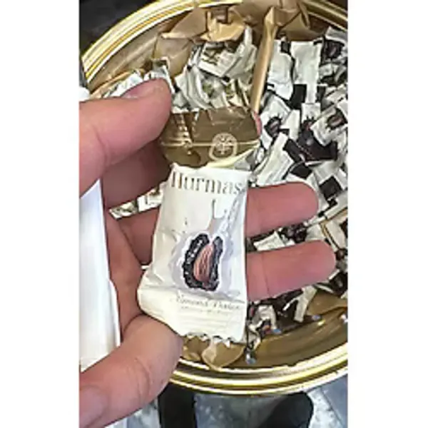 Hurmasan Beyaz Çikolatalı Bademli Hurma, Atıştırmalık, Hac ve Umre Hediyelik (380 Gram)