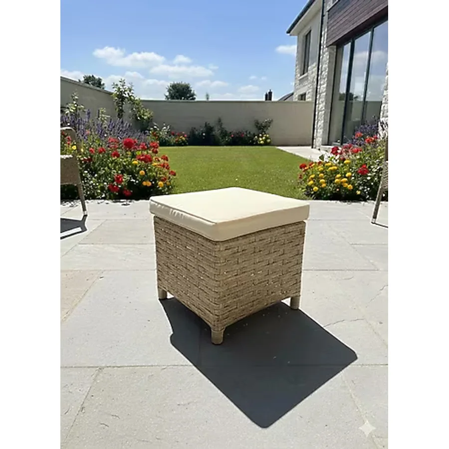 LİV Concept Bahçe Ve Balkon İçin Minderli Hasır Görünümlü Rattan Puf - Krem