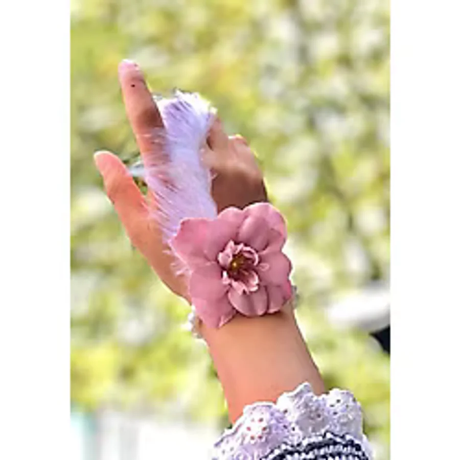 Mena Rise Bride To Be Nedime Gelin Bilekliği Tüy ve Inci Boncuk Detaylı Pembe Renkli Bekarlığa Veda Partisi Bilekliği 10 Adet - Lisinya