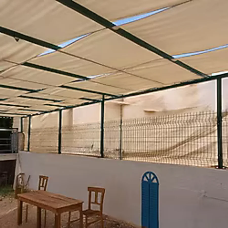 Morilu Gölgelik File - Krem Renk File - Kenarları Düz -%95 Gölgeleme ve Görüntü Engelleme - Bahçe Çit Filesi - Bahçe Gölgeliği - 1 M x 1 M