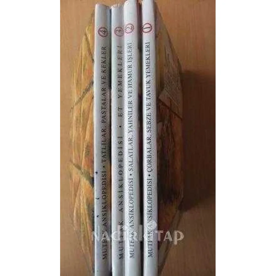Mutfak Ansıklopedısı x Takim 4 Cilt / Corbalar, Sebze Ve Tavuk Yemekleri x Tatlilar,Pastalar,Kekler x Et Yemekleri x Salatalar,Yahniler Ve Hamur