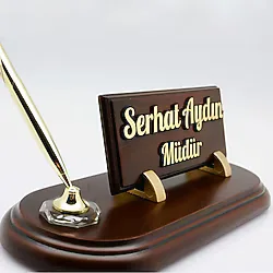 Ofistike Kabartma Tek Kalemli Ahşap Masa İsimliği