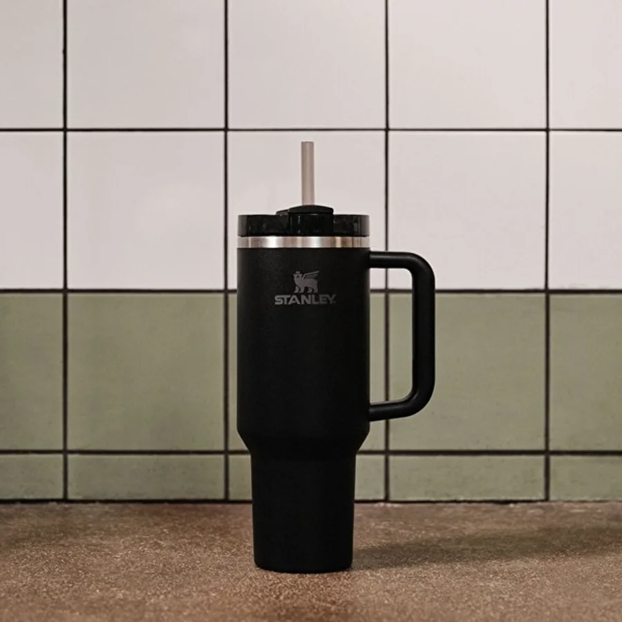 Stanley Quencher Pipetli Termos Bardak Siyah Çift Katmanlı İzolasyonlu Paslanmaz Çelik Hacim Modeli