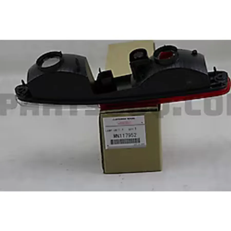 Stop Lambası Sağ Alt : Arka Tampon Japon Pajero V7 3.2 Dı-d 03-06 Oem No: Mn117952