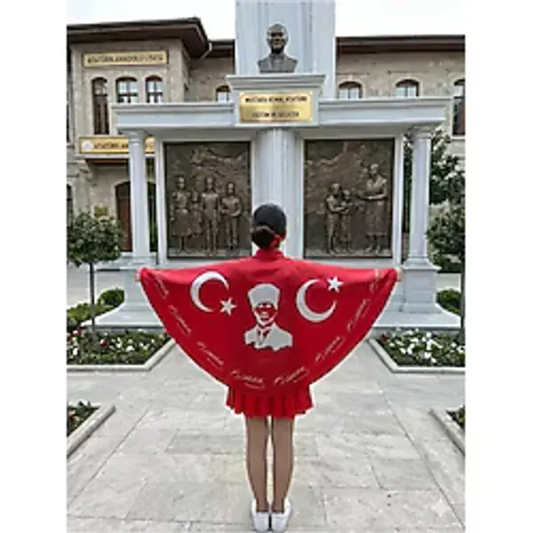 Tarzını Seç Tarzını Seç Ayyıldız Atatürk Silüet Türk Bayraklı Pelerin Gösteri Kostümü 145X73Cm