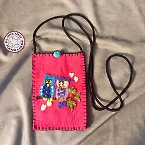 Uretti - Tülin 3528 El Yapımı Baykuş Motifli Nakış Işlemeli Keçe Telefon Çantası - Pembe