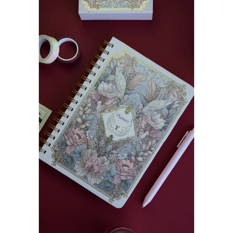 Victoria's Journals Spiralli Sert Kapak Tarihsiz Haftalık Planlayıcı. 12 Ayraçlı ,192 sayfa.
