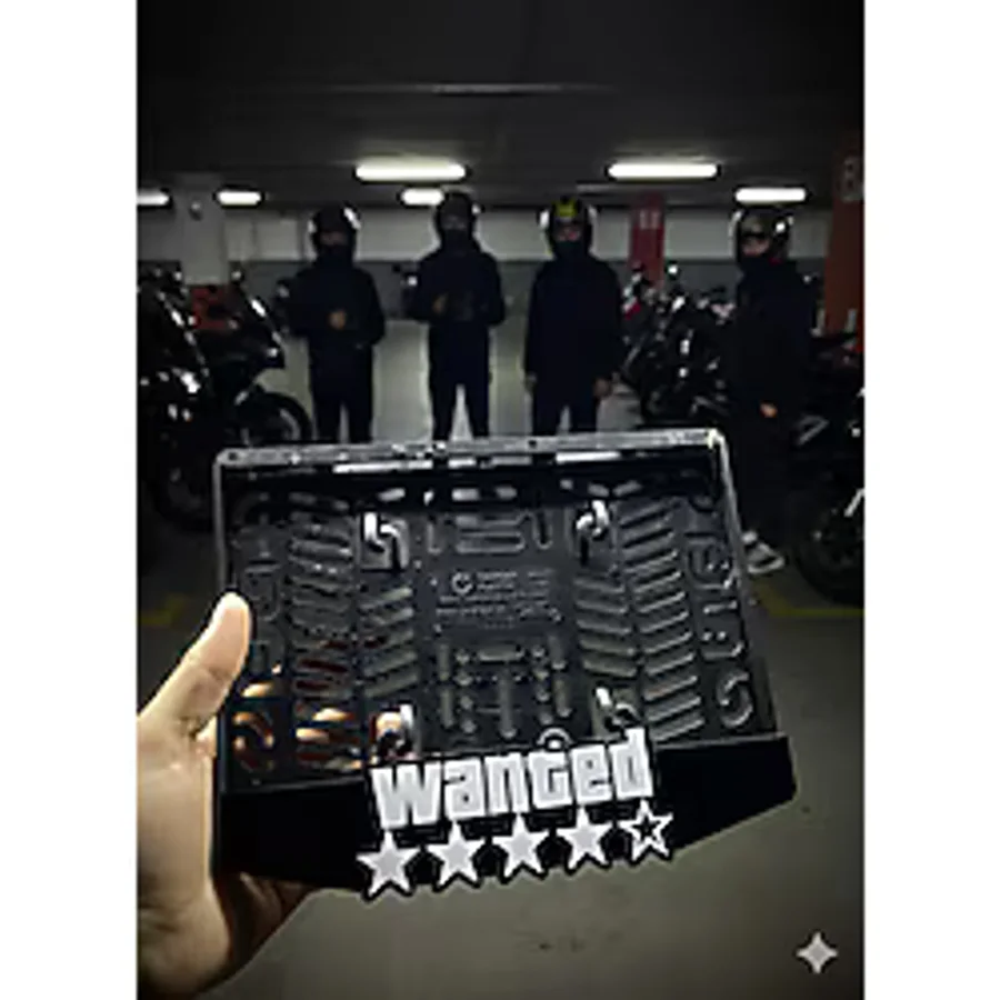 Yalıgraf Reklam Tabela Wanted Motor Pleksi Plakalık Piano Black Üzeri Beyaz Motosiklet Plakalık
